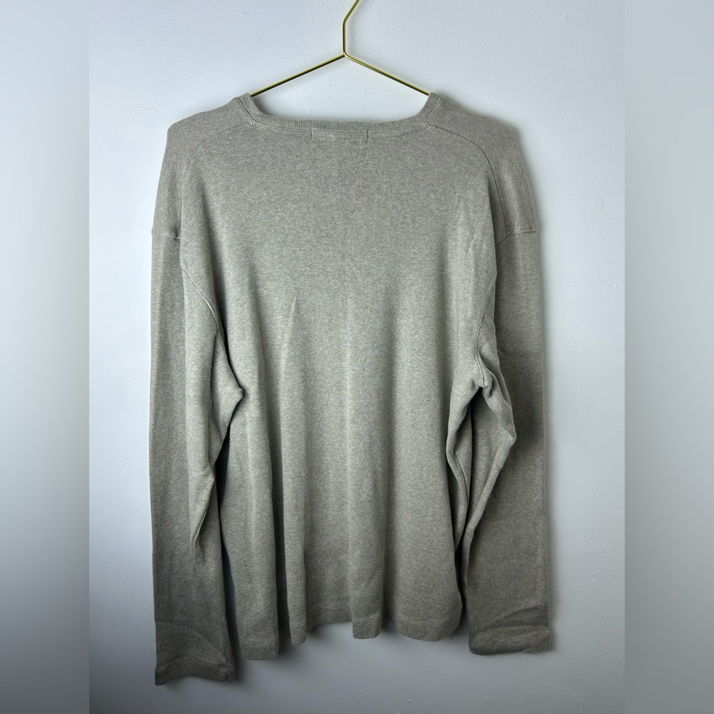 Banana Republic V-Neck Ribbed Knit Top in Gray